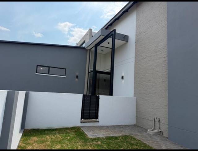 4 BEDROOM HOUSE FOR SALE IN FOUNTAINBROOK ESTATE